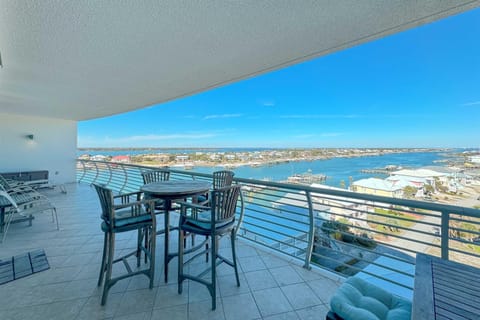 Balcony/Terrace, Seating area, Lake view