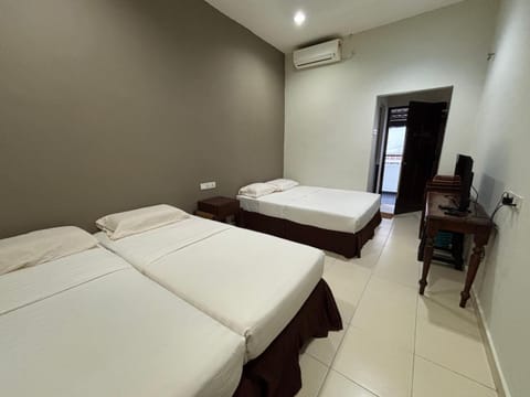 Bed, TV and multimedia, Photo of the whole room, Bedroom, air conditioner