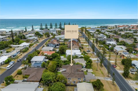 Property building, Neighbourhood, Bird's eye view, Beach, Location