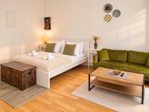 Bed, Seating area, Bedroom