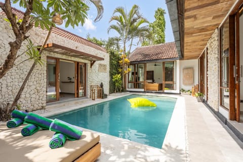 Day, Pool view, Swimming pool, sunbed