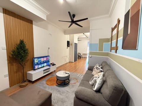 TV and multimedia, Living room, Evening entertainment