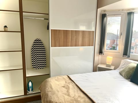 Stunning 3 Bedroom House Near Birmingham Airport and NEC House in Solihull