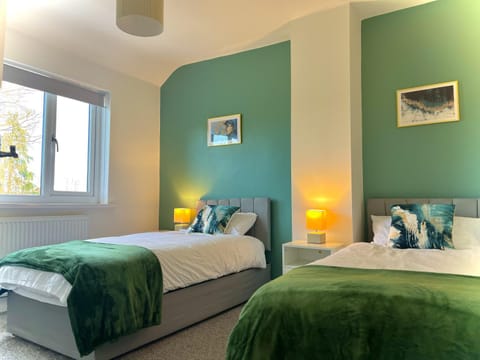 Stunning 3 Bedroom House Near Birmingham Airport and NEC House in Solihull