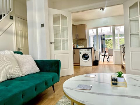 Stunning 3 Bedroom House Near Birmingham Airport and NEC House in Solihull