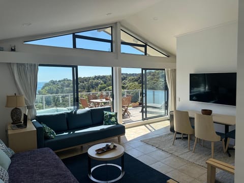 Patio, Living room