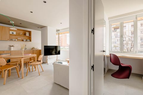 TV and multimedia, Kitchen or kitchenette, Living room, Seating area