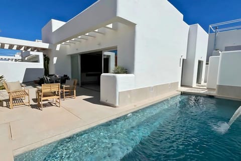 Property building, Day, Balcony/Terrace, Pool view