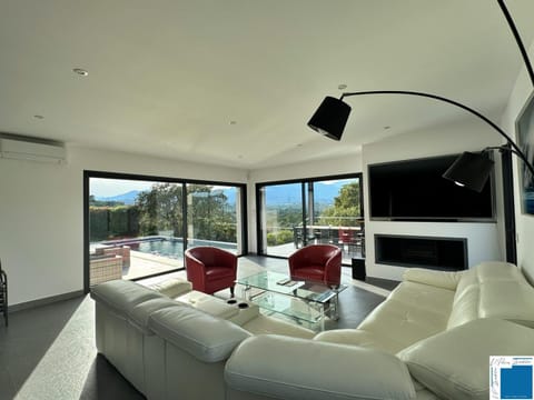 Living room, Swimming pool