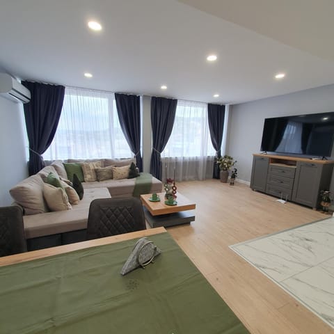 Communal lounge/ TV room, Living room, Seating area