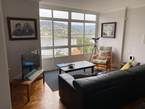 Natural landscape, TV and multimedia, Living room, Mountain view