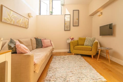 TV and multimedia, Living room, Photo of the whole room, Seating area