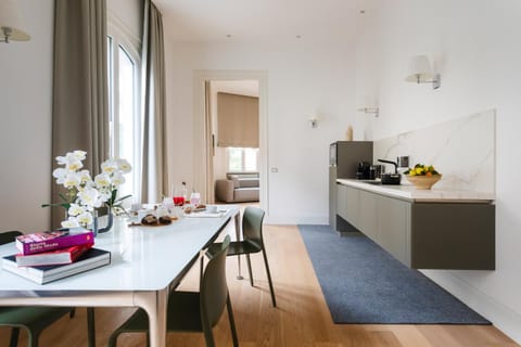 Kitchen or kitchenette, Seating area, kitchen