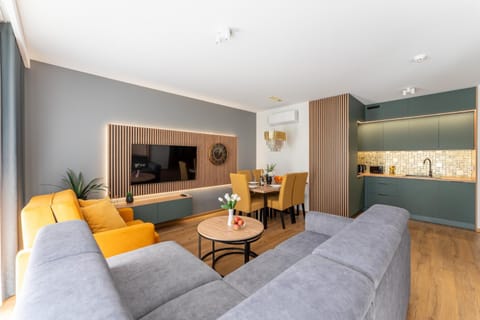 TV and multimedia, Kitchen or kitchenette, Living room