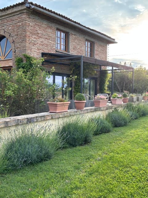 Property building, VIP