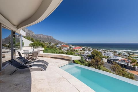 Property building, Balcony/Terrace, Sea view