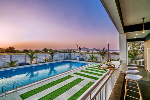 Patio, Bed, Day, Natural landscape, Game Room, View (from property/room), Balcony/Terrace, Food and drinks, Seating area, Bedroom, Pool view, Swimming pool, Breakfast, Lunch, Dinner, Sunrise, Sunset, minibar, sunbed