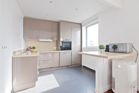 Kitchen or kitchenette, oven, stove