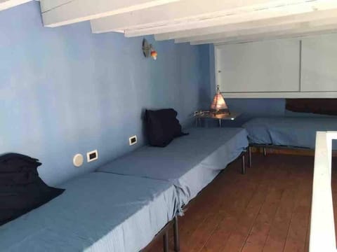 Old Town, 2 bedrooms, 1 living room, mezzanine with bed Apartment in Menton