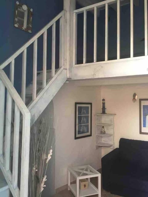 Old Town, 2 bedrooms, 1 living room, mezzanine with bed Apartment in Menton