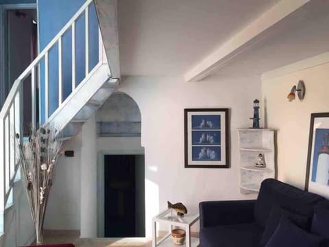 Old Town, 2 bedrooms, 1 living room, mezzanine with bed Apartment in Menton