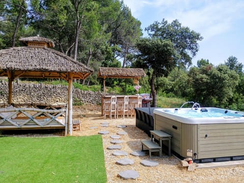 Gîte Sorgue - Exceptionnel 125 m2 Piscine Parking Jardin Apartment in L'Isle-sur-la-Sorgue