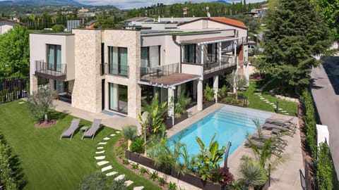 Property building, Bird's eye view, Garden