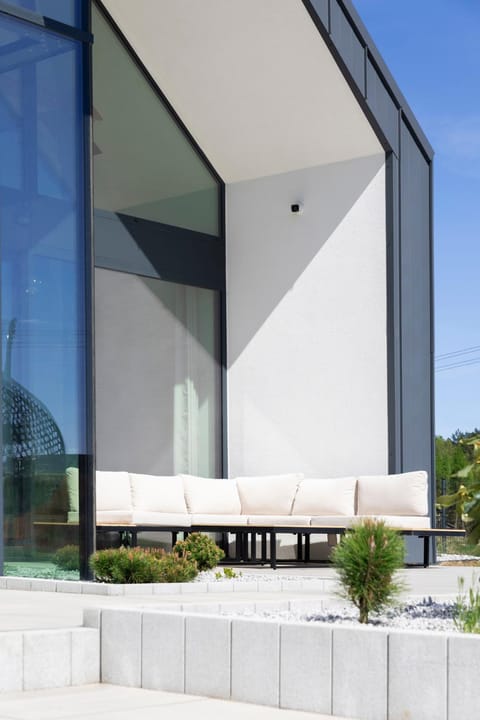 Property building, Garden, Balcony/Terrace, Seating area