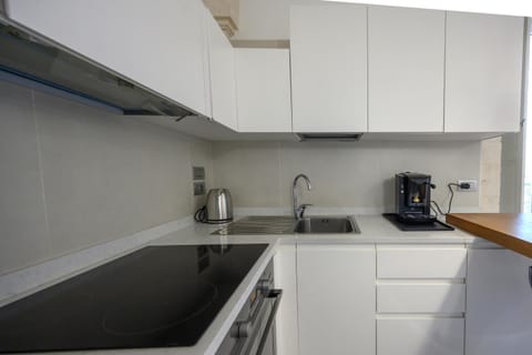 Coffee/tea facilities, Kitchen or kitchenette, dishwasher