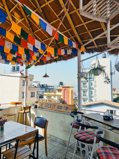 Property building, Restaurant/places to eat, Day, Balcony/Terrace, City view