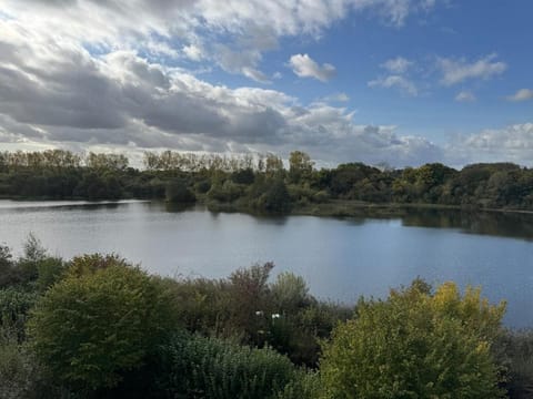 118 Lower Mill Estate - Sleeps 12 Villa with Lake Views Villa in Cotswold District