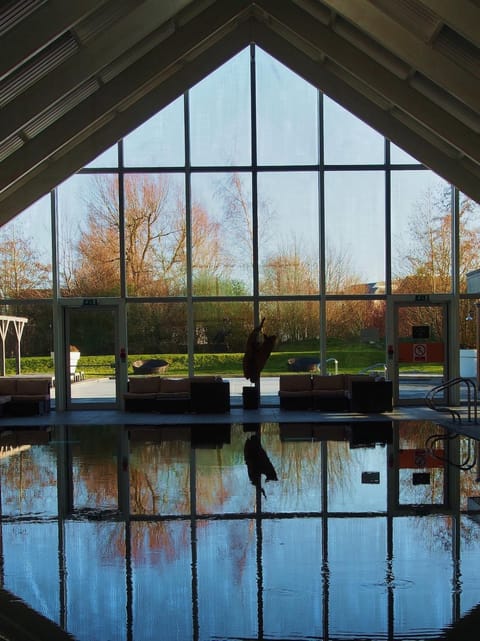 118 Lower Mill Estate - Sleeps 12 Villa with Lake Views Villa in Cotswold District