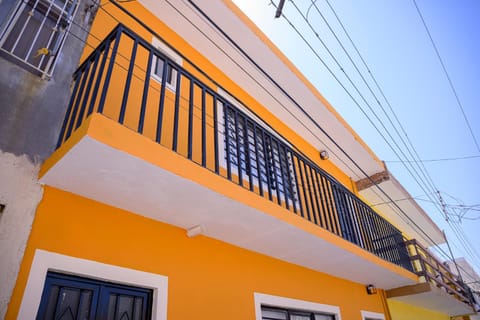 Property building, Day, Balcony/Terrace