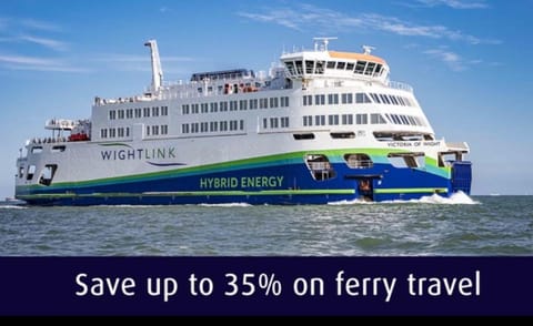 Fort View- Totland House in Freshwater