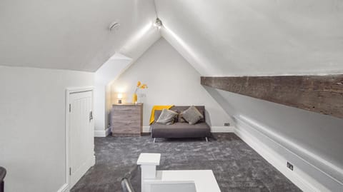 Newly Refurbished 3 Bed House With Parking House in Birmingham