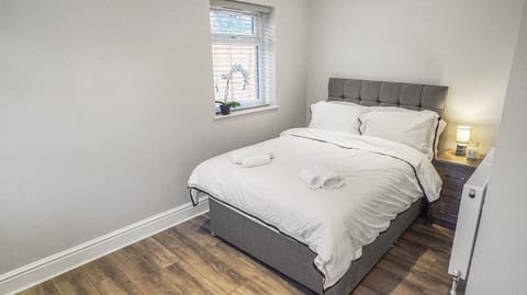 Newly Refurbished 3 Bed House With Parking House in Birmingham