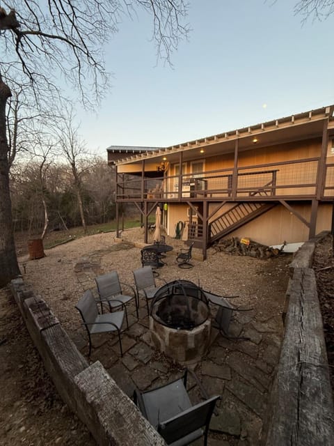 Lakehouse With Wraparound Deck, Game Room, Lake View House in Lake Texoma