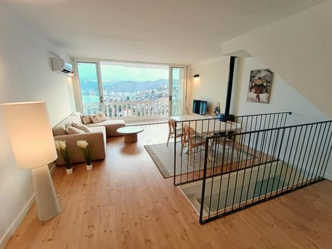 View (from property/room), Balcony/Terrace, Living room, Seating area, Dining area