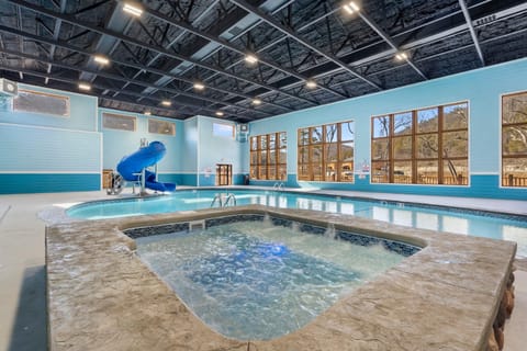 New Cabin at Tall Timbers! Free Tickets! Indoor and Outdoor Pools! Cabin in Hollister