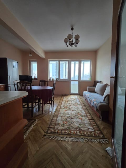 Living room, Photo of the whole room, Seating area, Dining area