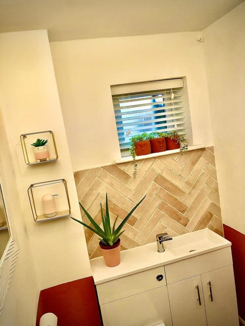 The GP surgery -Newcastle-hot tub&free parking House in Newcastle upon Tyne