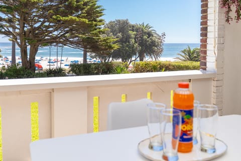 Camps bay beach apartment with Jaccozi Apartment in Camps Bay