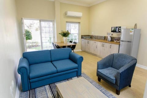 Kitchen or kitchenette, Living room, kitchen