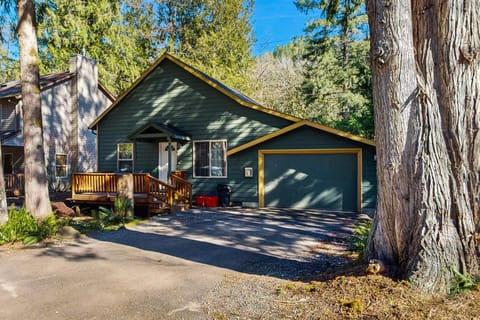 Lupine Chalet House in Mount Hood Village