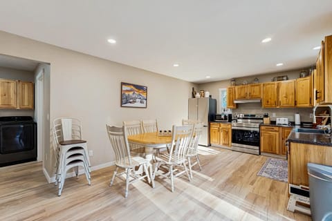 Lupine Chalet House in Mount Hood Village