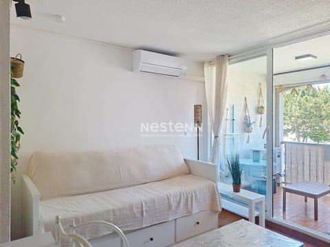 Living room, air conditioner