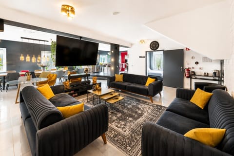Communal lounge/ TV room, TV and multimedia, Living room