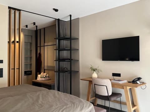TV and multimedia, Seating area, Bedroom, wardrobe
