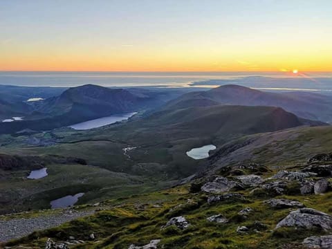 Stunning Sea View Blue Haven in Penmaenmawr House in Wales