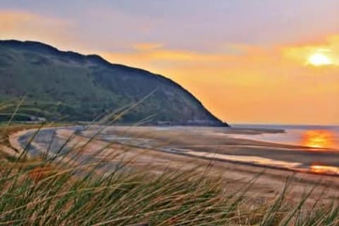 Stunning Sea View Blue Haven in Penmaenmawr House in Wales